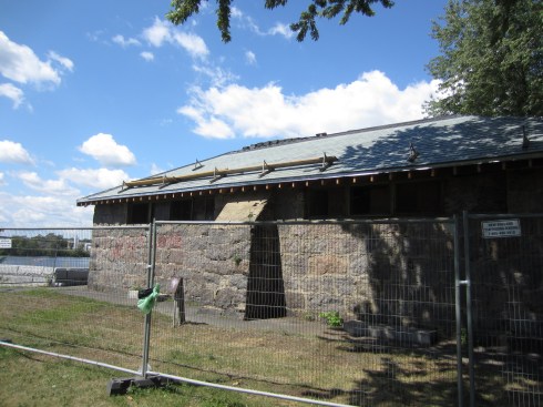 The Powder Magazine gets a new roof!